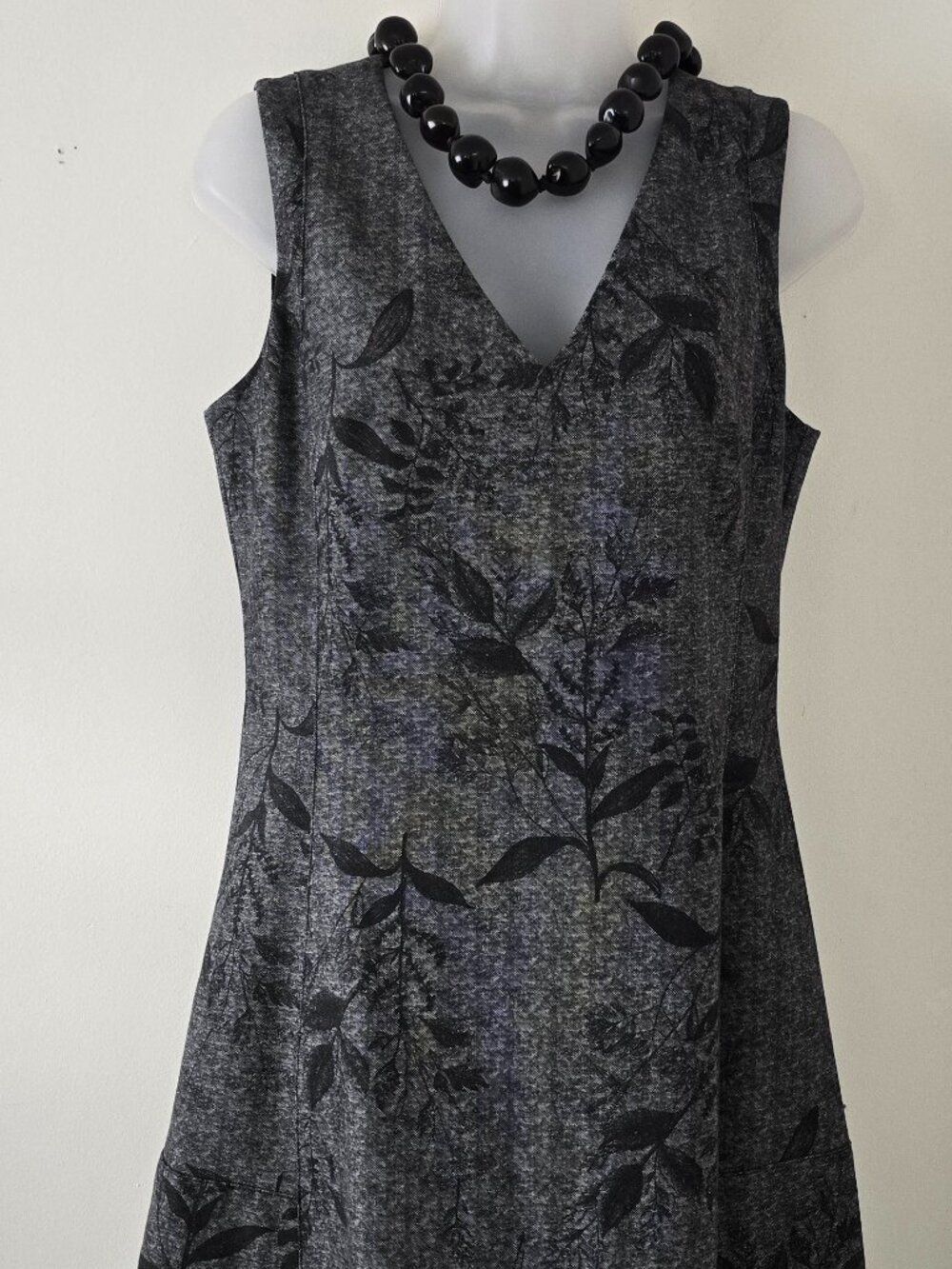 Banana Republic Grey Sleeveless Dress with Black Leaves SZ Small-Medium